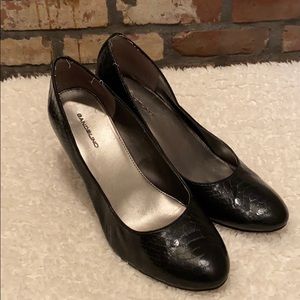 Bandolino black snake print wedges